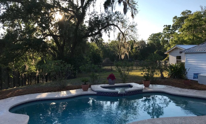 Apopka Cabin | Nature View Retreat: Pet-Friendly with Pool & Breakfast