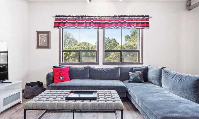 Athens Condo | Discover Home Is Where the Arch Is in Dawg Country!