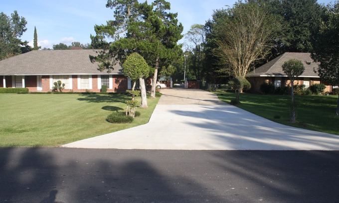Zachary House | Discover Mini Resort: Pool, Tennis & Golf Amenities Await