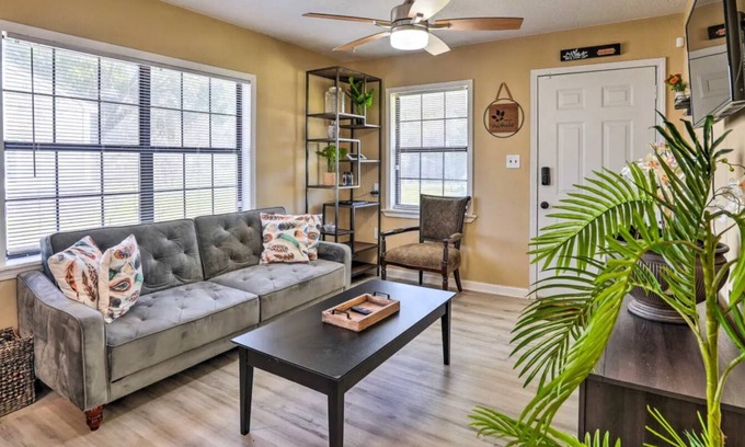 Caddo Heights-South Highlands House | Stylish Home Minutes from Casinos and Airport, Pet Friendly