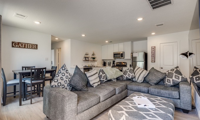 Medina Valley House | Ideal Getaway Near Lackland AFB with Pool & Spa Access