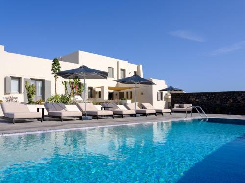 Fira Villa | Escape to Home of Lilies: 4-Star Oceanfront Retreat