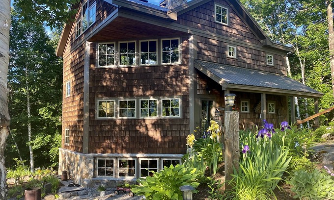 Jackson House | Unforgettable Views and Character in Prime Jackson Location