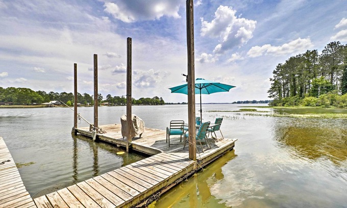 Wetumpka House | Inviting Home on Jordan Lake with Shared Dock & Spa