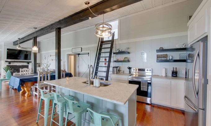 Dogwood Cottage | Lakefront Retreat on Bob Sandlin with Private Dock & Pool