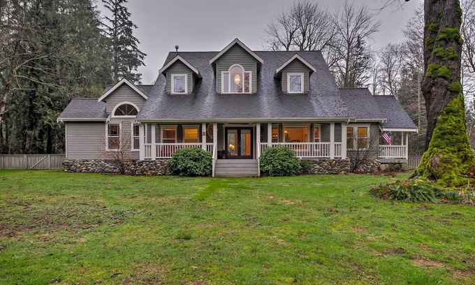 Gold Bar House | Relaxing Retreat on Skykomish River with Hot Tub & Fire Pit