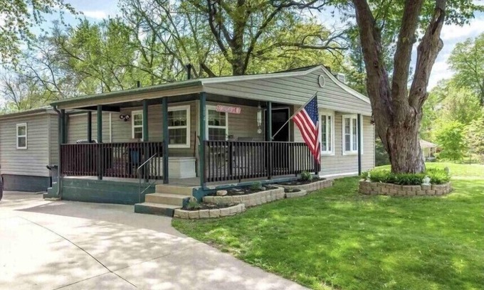 Colona House | Discover Home on the Green River with Oceanfront Views