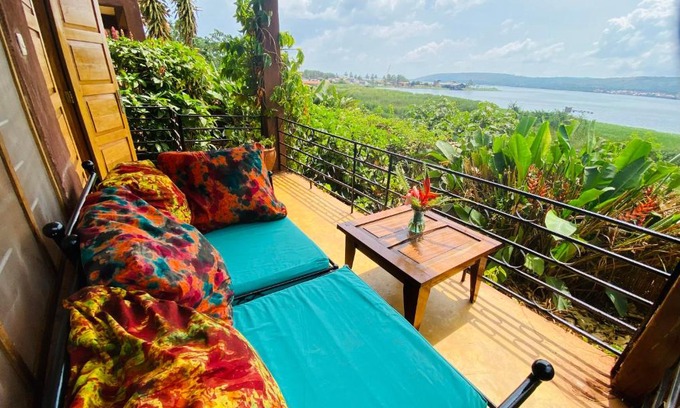 Jinja Apartment | Waterfront Cottage: Family-Friendly Retreat on the Nile