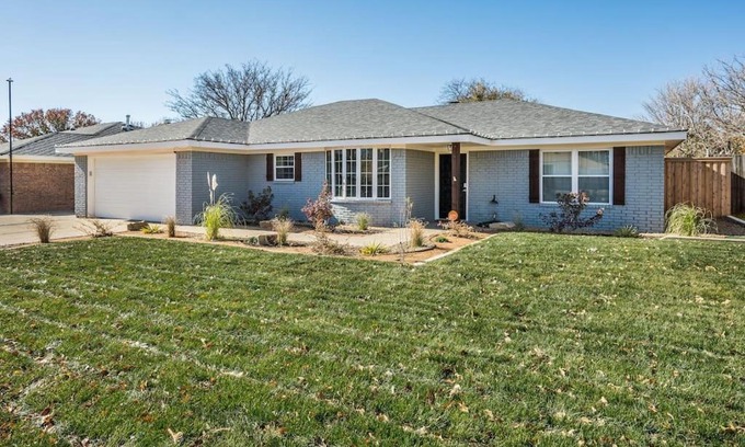 Amarillo House | Welcoming Home on the Range: Family-Friendly Getaway