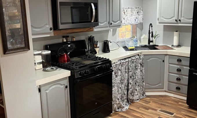 East Leroy House | Inviting Getaway at Home on Turtle Lake Rd. – Pet Friendly!