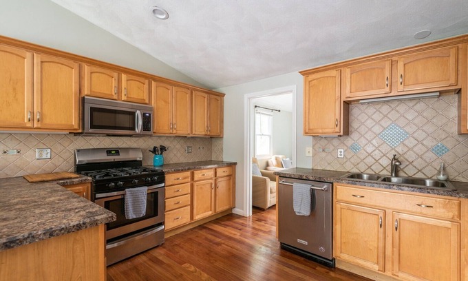 Narragansett House | Inviting Home Near River with Free Paddle Boards & Pool