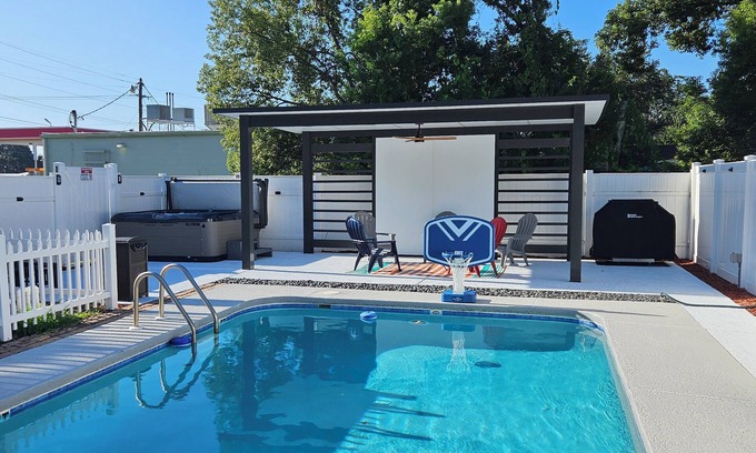 Lakeland House | Paradise Lakeland: Private Pool & Ocean View Retreat