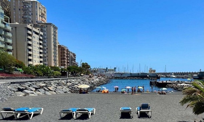 Almaraz Condo | Oceanfront Retreat: Home Radazul with Free WiFi & Views