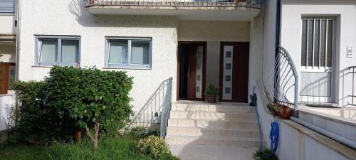 Medelo Apartment | Exceptional Family-Friendly Stay at Home Sleep Home Fafe 2