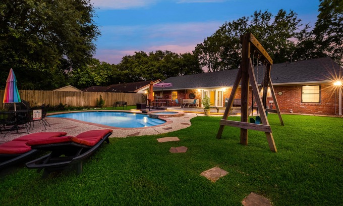 Braeburn House | Top-Rated Spa Pool Haven Near MD Anderson and NRG