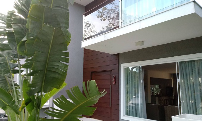 Guarajuba House | Discover Itacimirim: Five Suites with Oceanfront Views