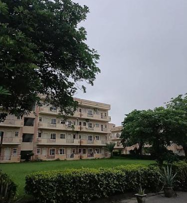 Govardhan Apartment | Home Stay with Giriraj View I On Parikrama Marg I 5 mins to ISKCON & Daan Ghati