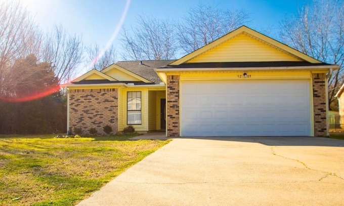 North Little Rock House | Cozy Retreat in Camp Robinson - Pet Friendly & Breakfast Included