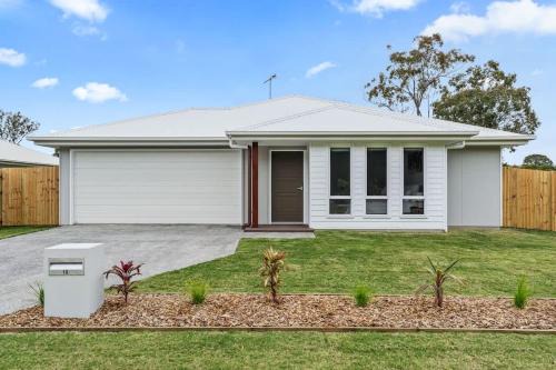 Torquay House | Home Sweet Home - Brand New 4 Bed 3 Bath Home