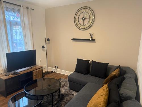 Reading House | Relax at Home Sweet Home RG1 with Free Parking