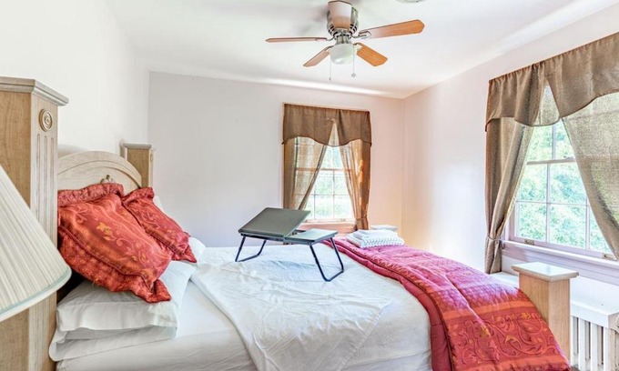 Lynchburg House | Convenient Suite #3 Near LU, Stadium & Lynchburg Hospital