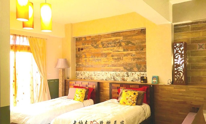 Jinning House | Cozy Home & Teak Homestay: Family-Friendly Retreat