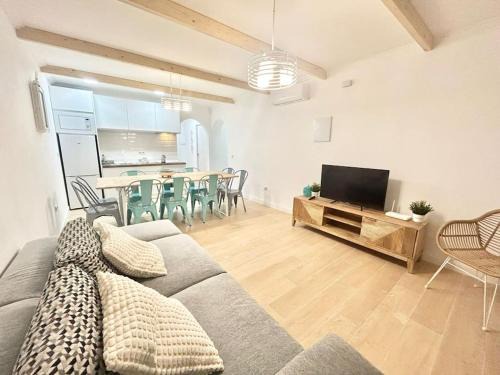 San Miguel de Salinas House | Cozy Retreat at Tulipán Orihuela Costa with Oceanfront Pool