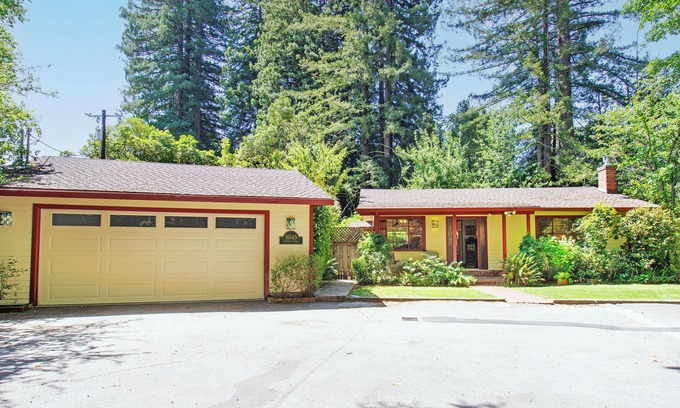 Guerneville House | Discover Reflections: Poolside Bliss & Cozy Cottages