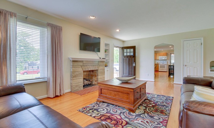Williamstown House | Relaxing Retreat with Hot Tub & Deck near Ark Encounter
