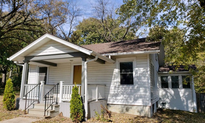 Merriam House | Cozy Bungalow with Office & Fenced Yard - Guests Love It!