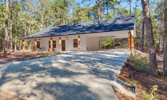 Brookeland House | Perfect Getaway at Lake Sam Rayburn: Resort & Fishing Access