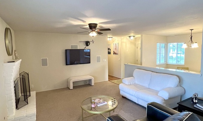 Salinas House | Relaxing Retreat with Pool & Jacuzzi Near Monterey Beach