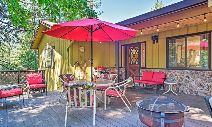 Twain Harte House | Pet-Friendly Twain Harte Hideaway with Relaxing Deck