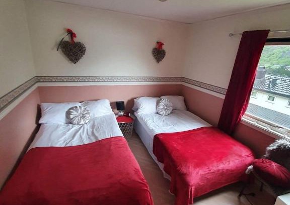 Ardalstangen Apartment | Discover Comfort in Årdal: 3-Bedroom Retreat with Nature