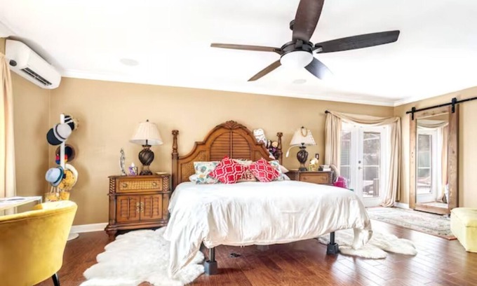 Gulfport House | Convenient Retreat Near St Petersburg Downtown & Beach