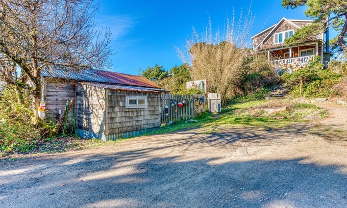 Florence Cottage | Inviting Retreat with Hot Tub & Beach Access - Dogs Welcome