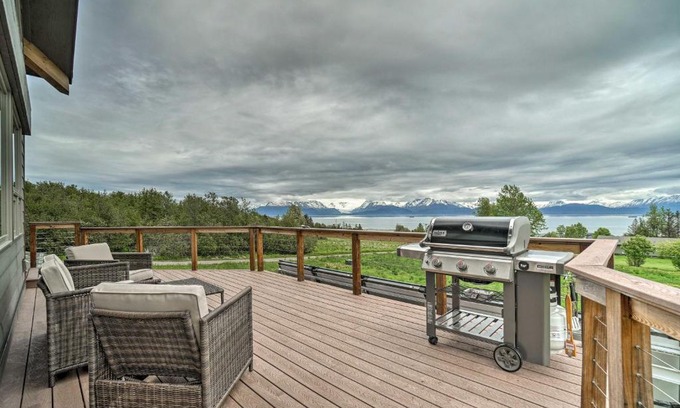 Kachemak House | Inviting Home with Kachemak Bay View - Close to Downtown!