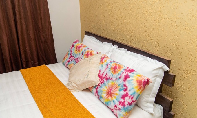 Gaborone House | Relaxing Private Ensuite Rooms with Pool, Near Airport