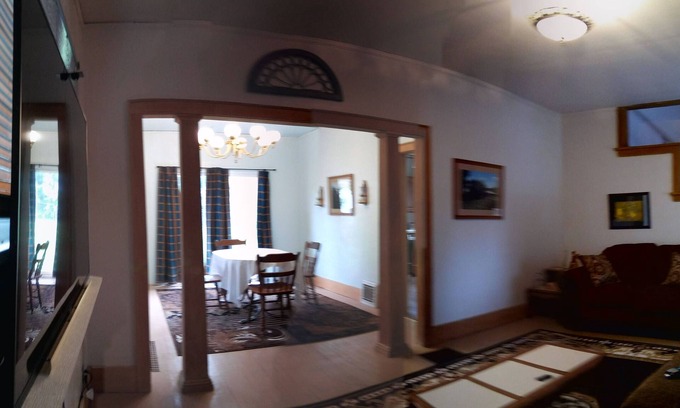 South Bend House | Cozy Haven with Porch Swing Near Notre Dame - 8.6/10 Rating