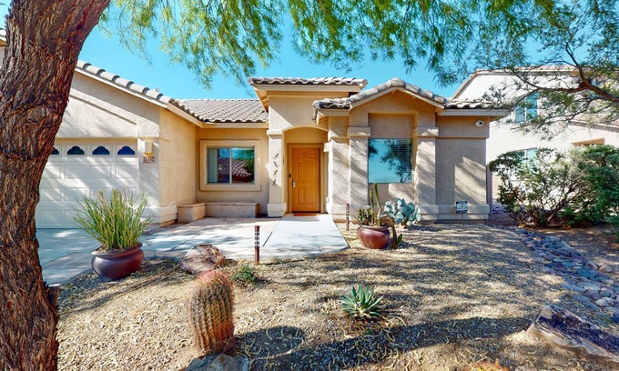 Marana House | Inviting Home with Outdoor Space, Grill & Central AC