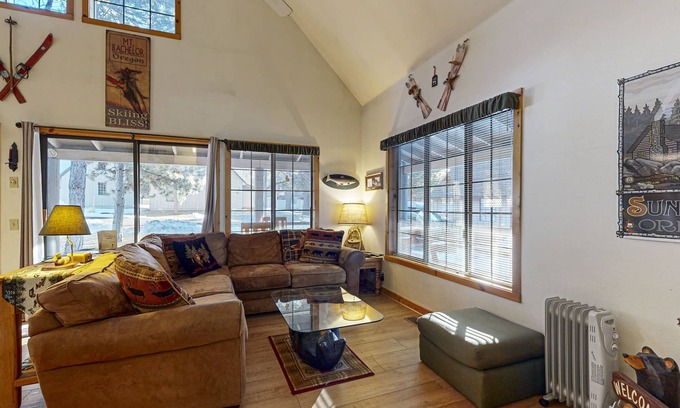 Sunriver Cabin | Relaxing Retreat with Private Hot Tub & SHARC Access