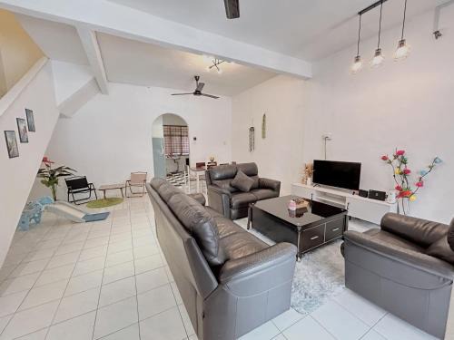 Central Seberang Perai House | Exceptional Stay Near Aeon Alma with Netflix Amenities