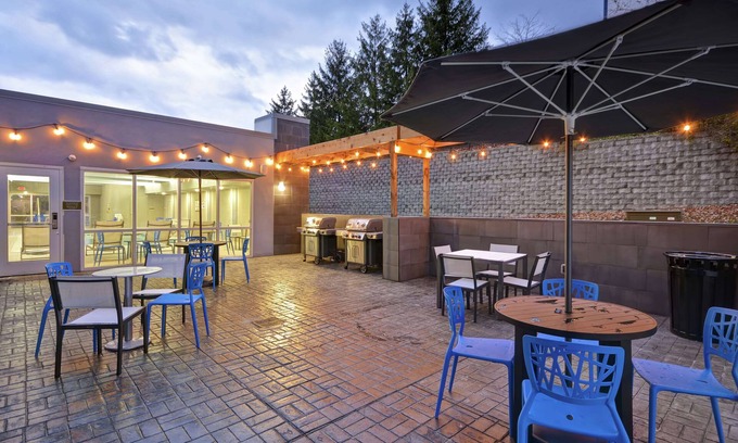 Alpine Center Hotel | Discover Home2 Suites by Hilton Grand Rapids North