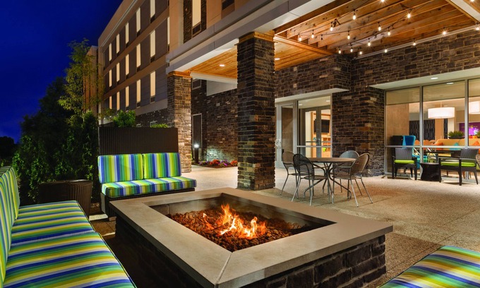Independence Hotel | Comfortable Home2 Suites in Cleveland with Pool & Breakfast