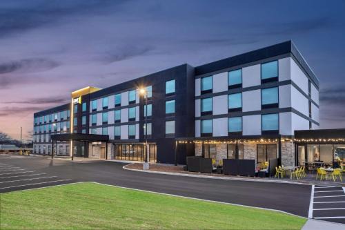 Pike Hotel | Inviting Home2 Suites by Hilton Indianapolis North Awaits