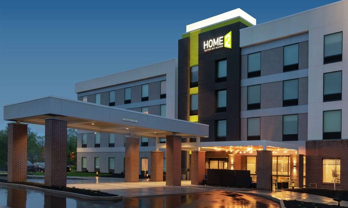 West Newton Hotel | Eco-Friendly Home2 Suites by Hilton Indianapolis Airport