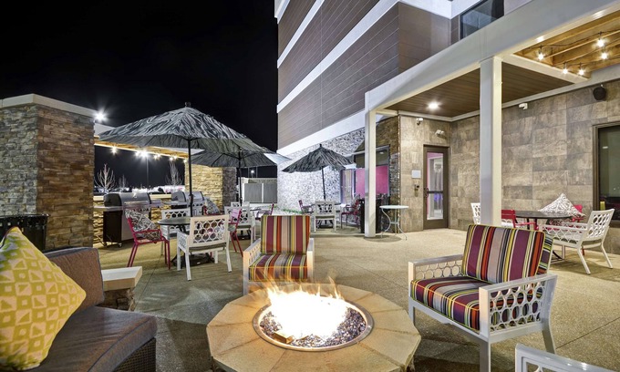 Waldron Hotel | Comfortable Home2 Suites by Hilton Near KCI Airport