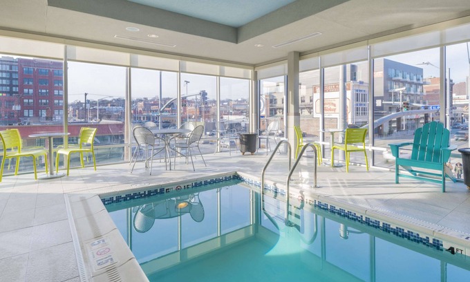 Crossroads Arts District Hotel | Inviting Home2 Suites by Hilton Kansas City Downtown Escape