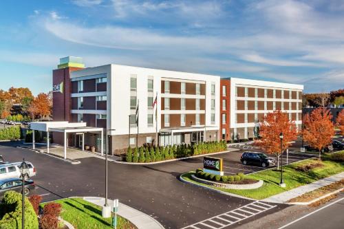 Newtonville Hotel | Pet-Friendly Home2 Suites with Pool Near Albany Airport