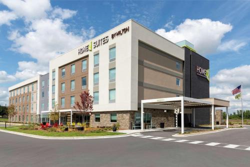 Appleton Hotel | Pet-Friendly Home2 Suites in Appleton with Pool Access